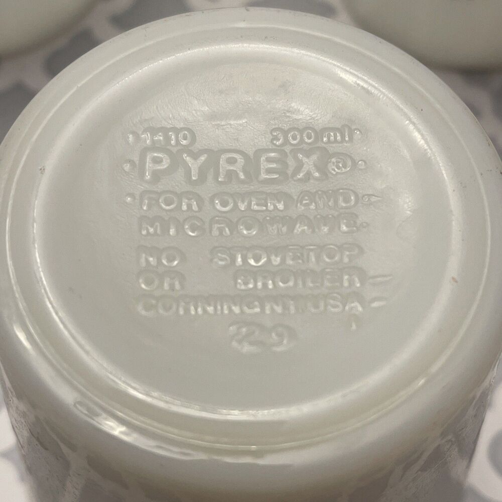 Vintage 5 Pyrex Milk White Coffee Mugs Cups Summer Impressions Blueberry Pattern - Picture 3 of 3